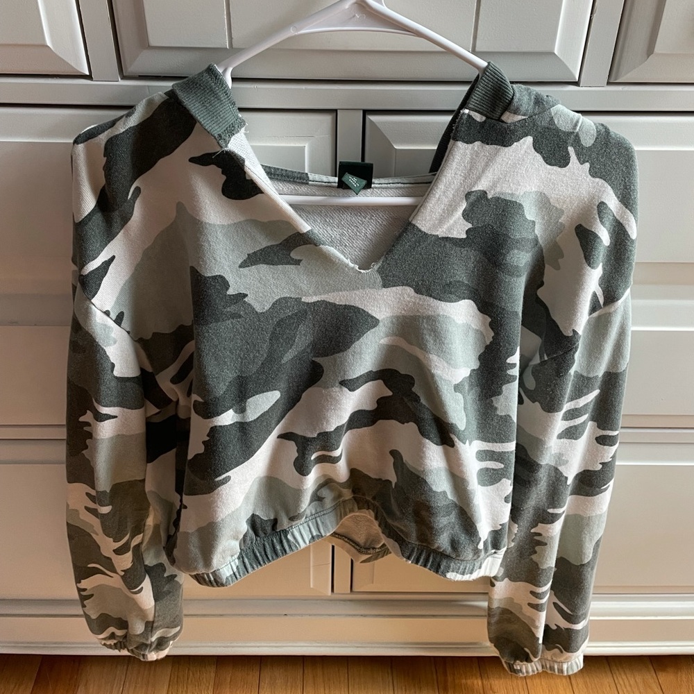camo crop top